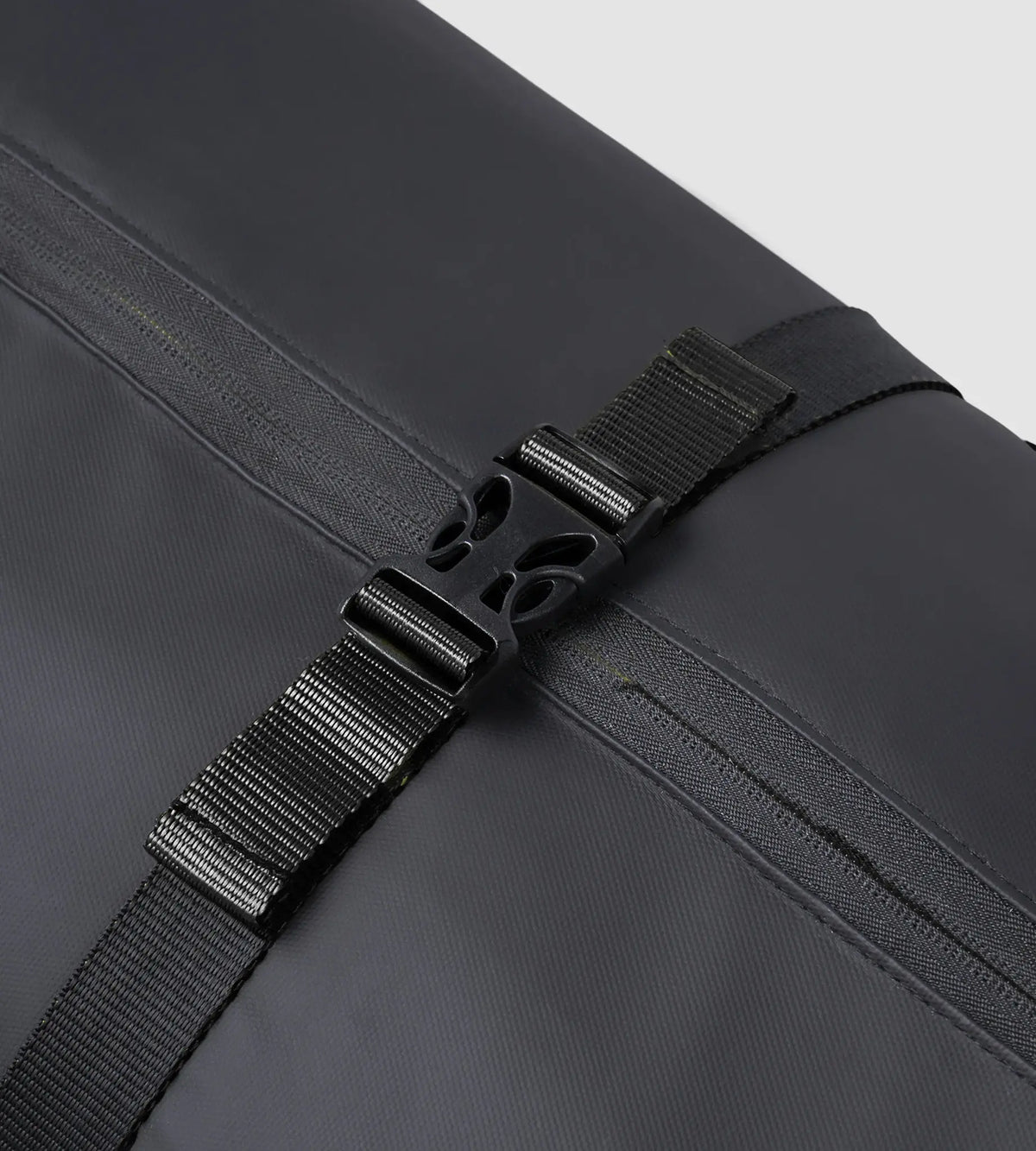 Padded and adjustable single ski bag